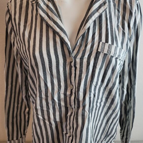 Victoria's Secret Button Down Sleep Top - Picture 2 of 8